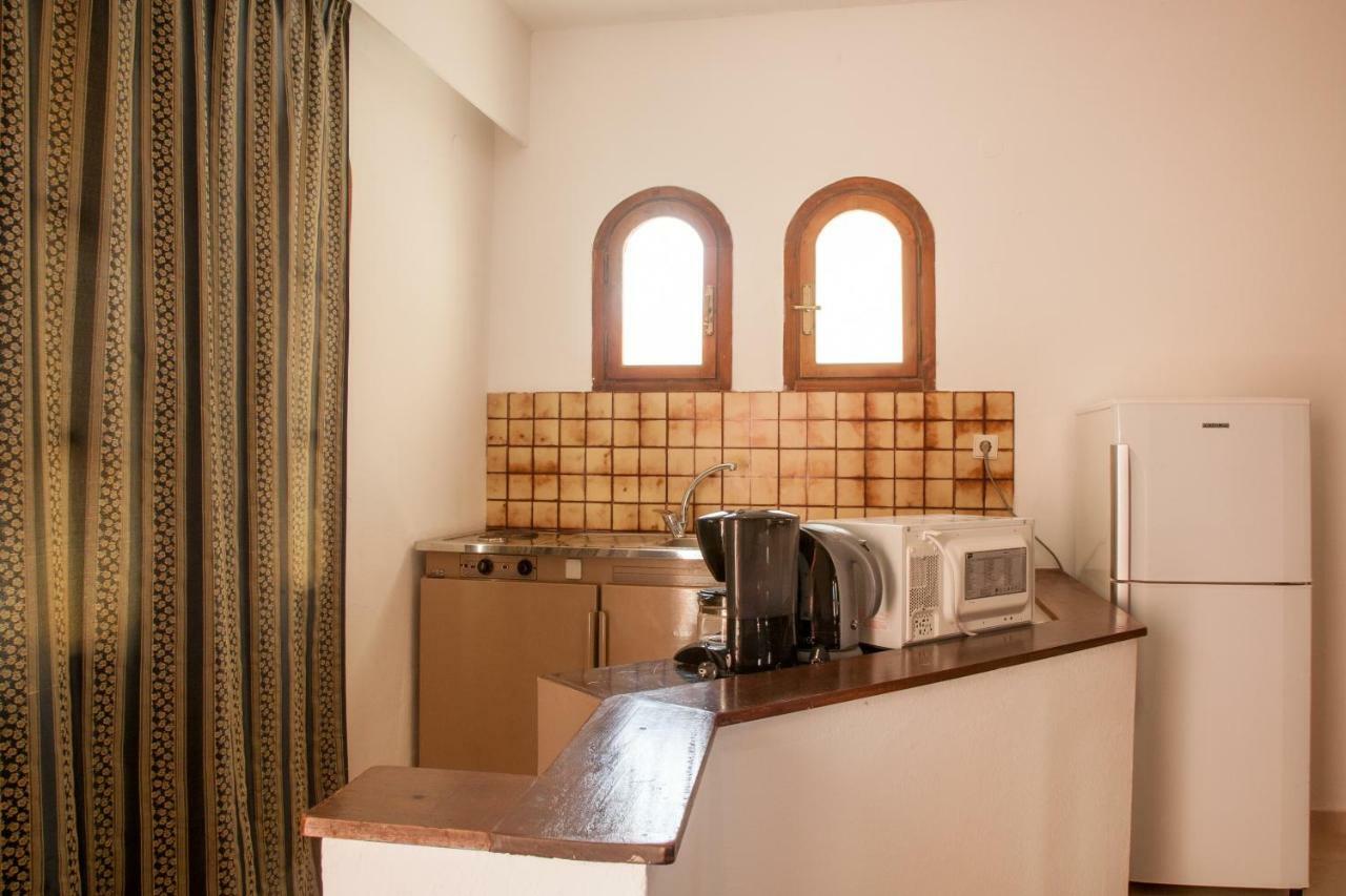 Ekavi Apartments Agia Marina Zewnętrze zdjęcie